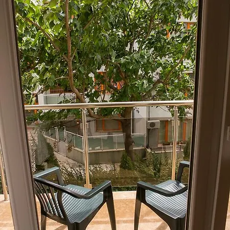 In Mirnii شقة